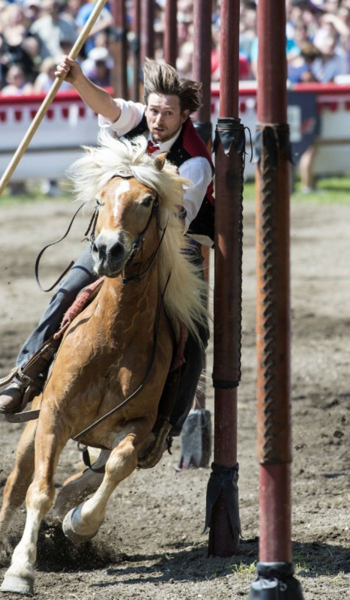 Reiter mit seinem Pferd beim Oswald von Wolkenstein-Ritt