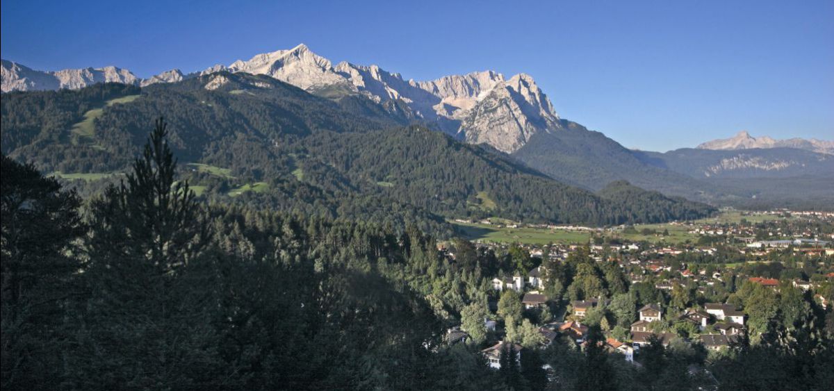 blick-vom-zeileck-auf-wettersteinmassiv-tvb-garmisch-partenkirchen