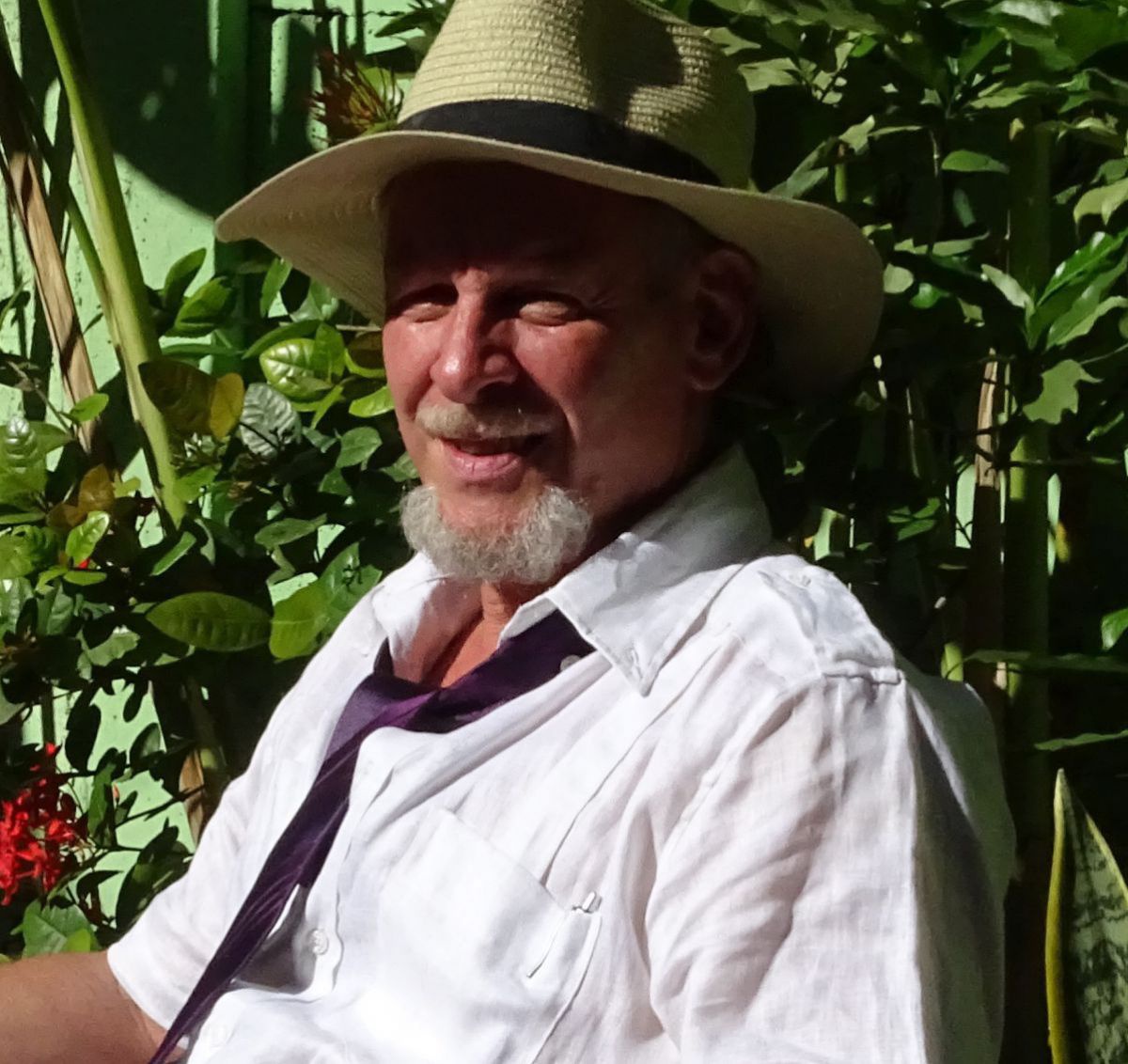 Oliver Wiesnegger in seinem Garten