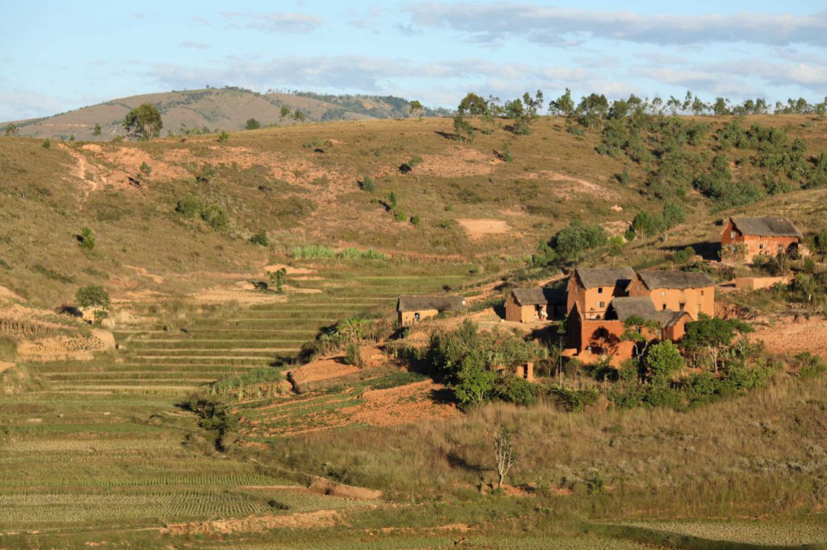 Typisches Dorf im Hochland mit Reisterassen