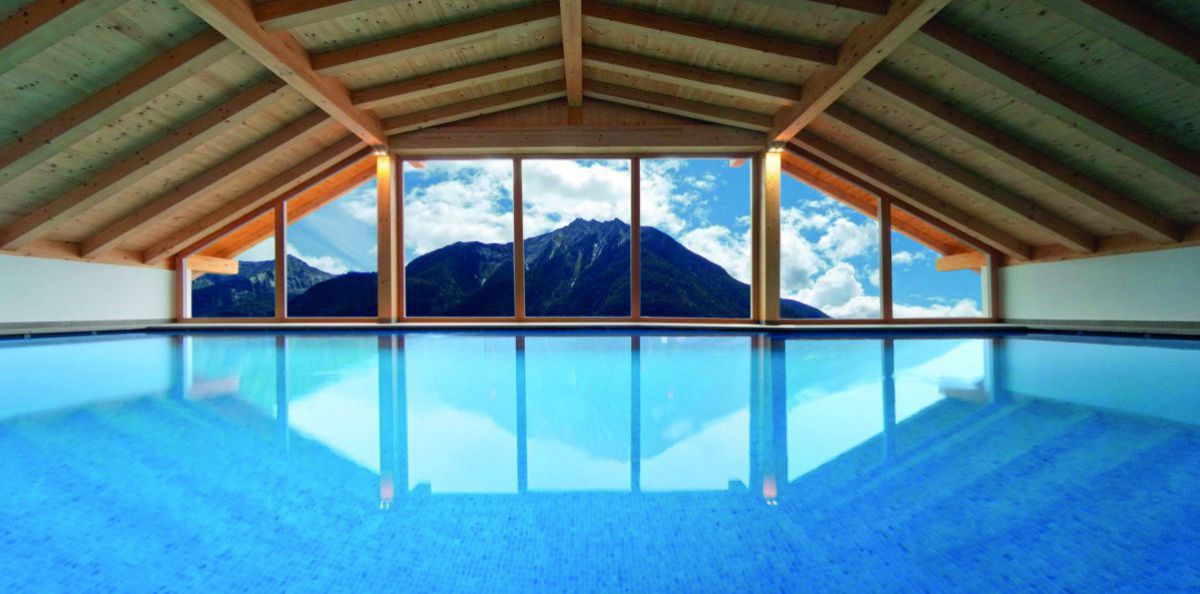 Hallenbad im Obergeschoß des Hotels.