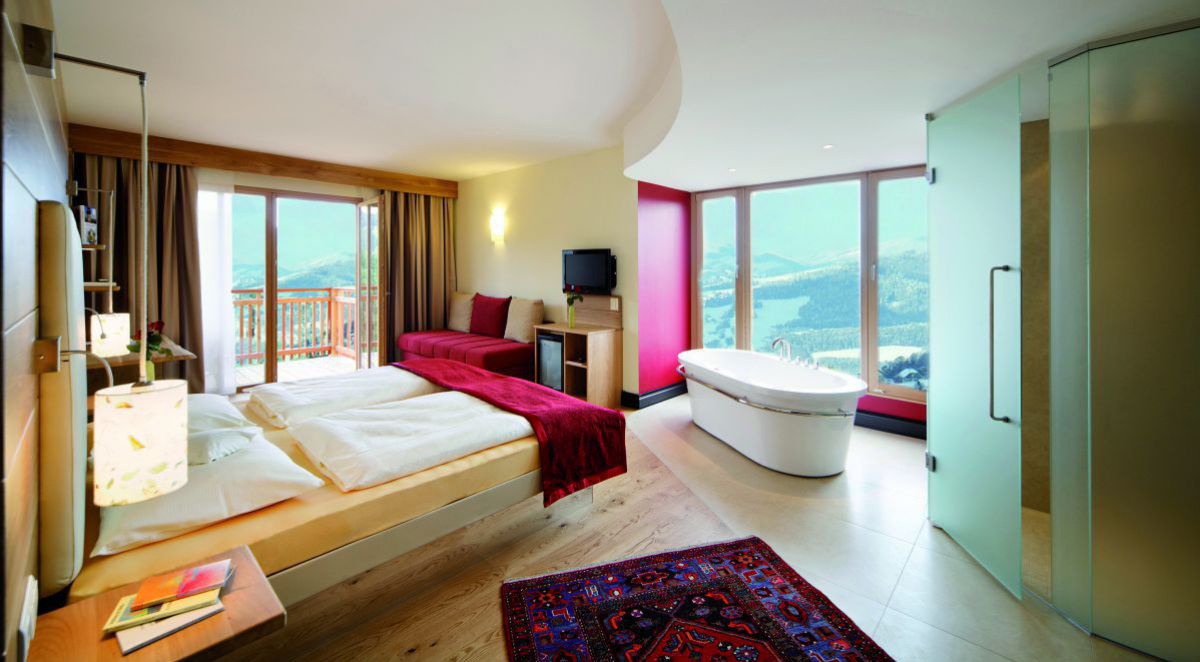 Turmzimmer mit Weitblickwhirlpool.