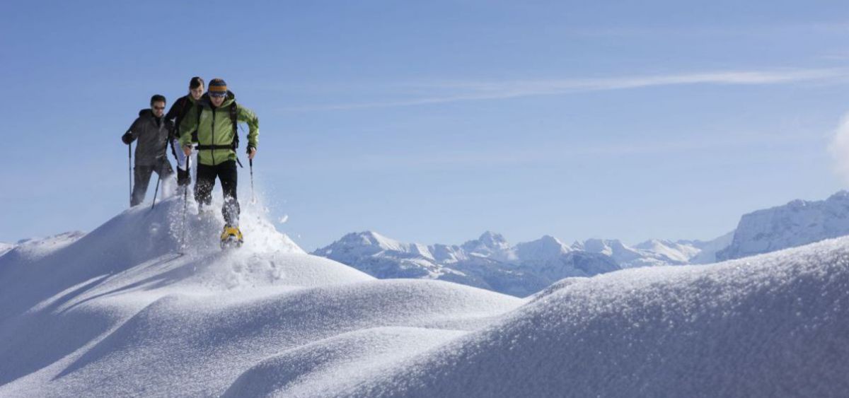 3 Schneeschuhwanderer am Bödele.