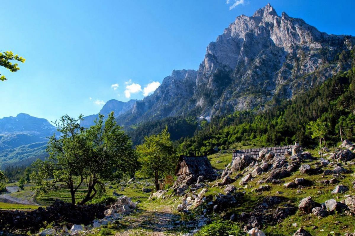 Grüne Berge, blauer Himmel - Albaniens Hinterland