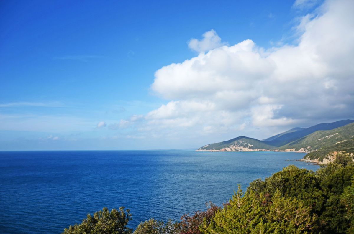 Blick vom Torre delle Cannelle auf das Meer.