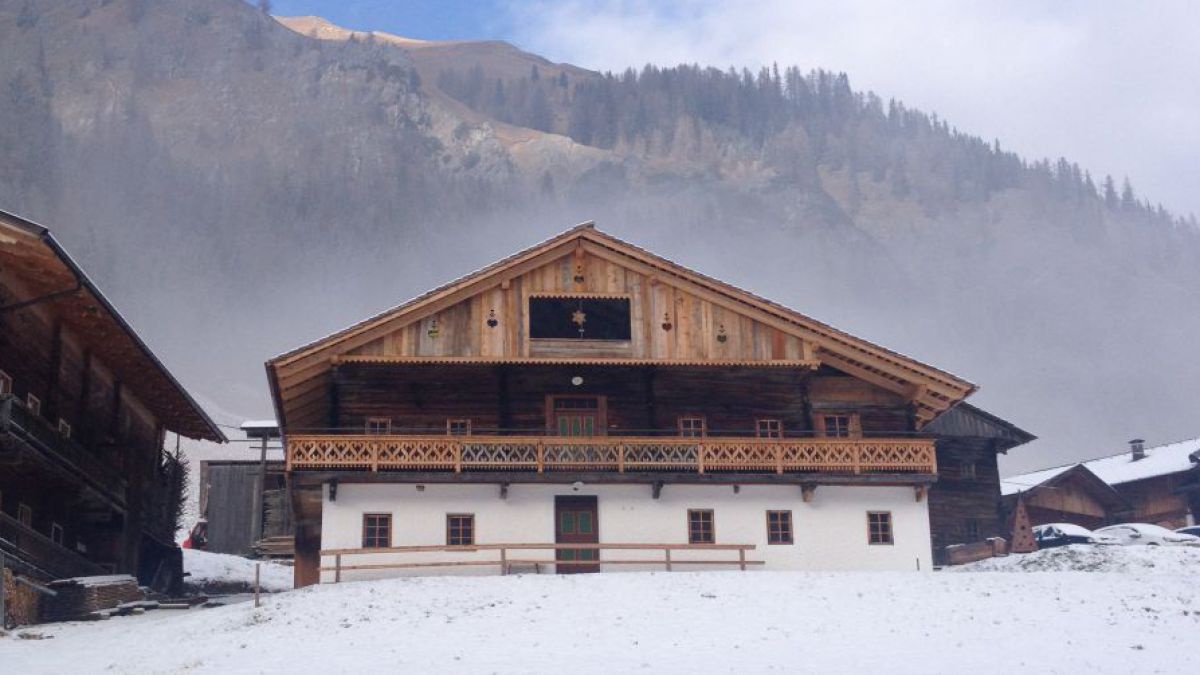Giatla: Das 300 Jahre alte Bauernhaus im Winter