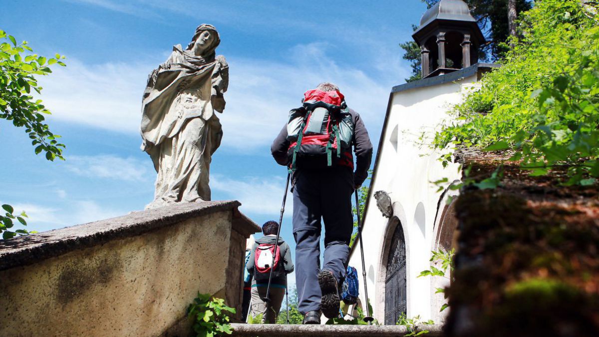 Pilger unterwegs auf der Via Sacra.