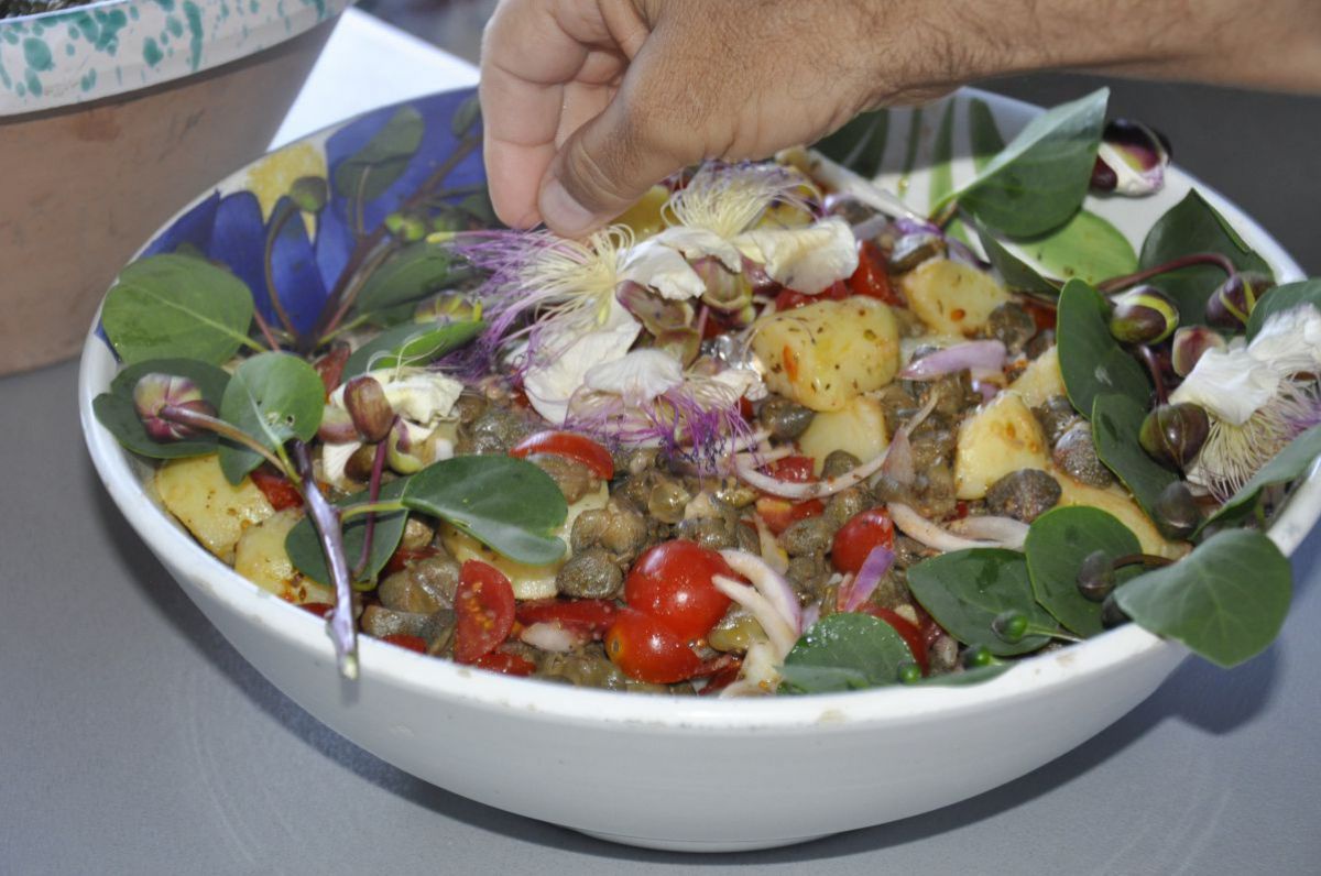 Äolischer Salat mit Kapern.