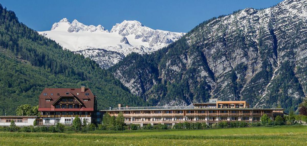 Die Wasnerin vor Dachstein und Sarstein