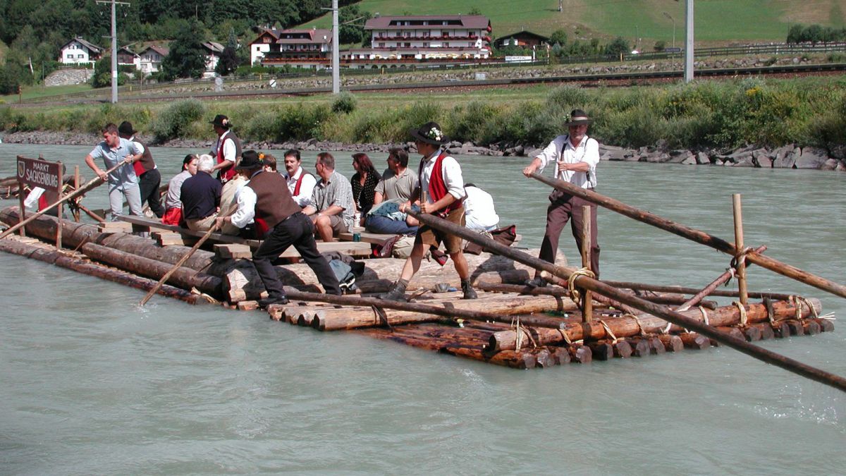 Floß auf der Drau