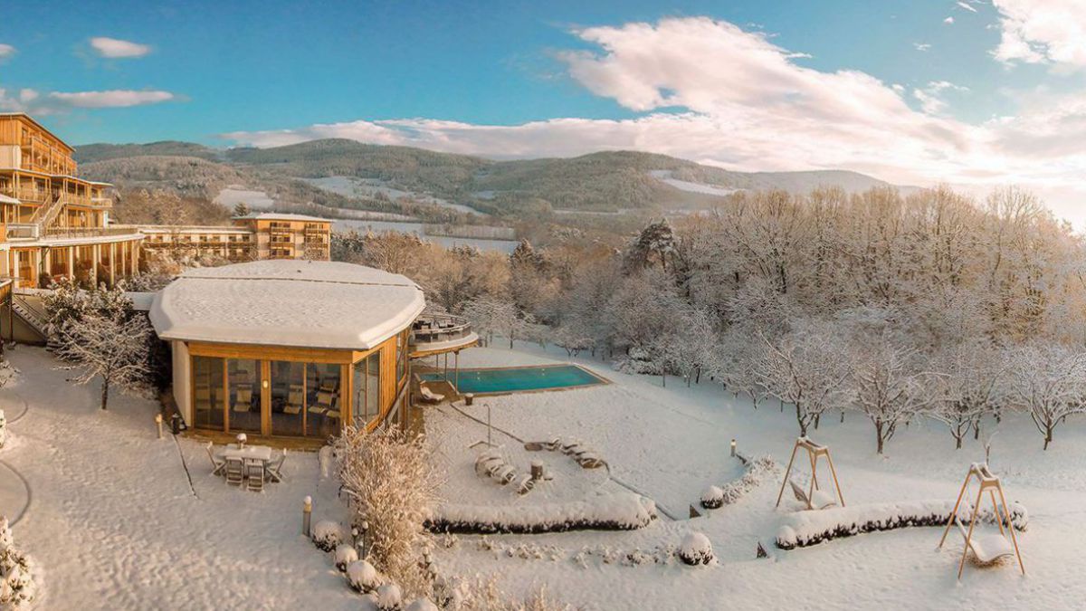 Aussenansicht mit viel Schnee