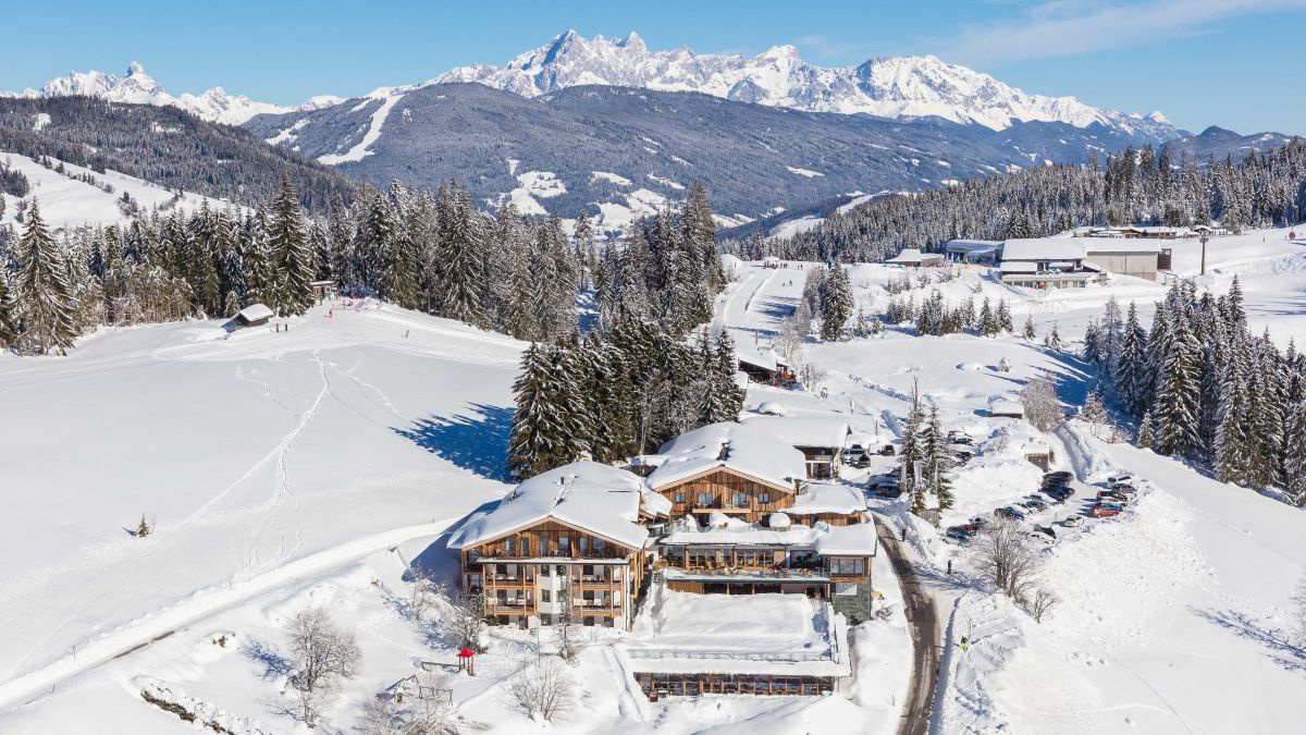 Aussenansicht Hotelanlage Winter