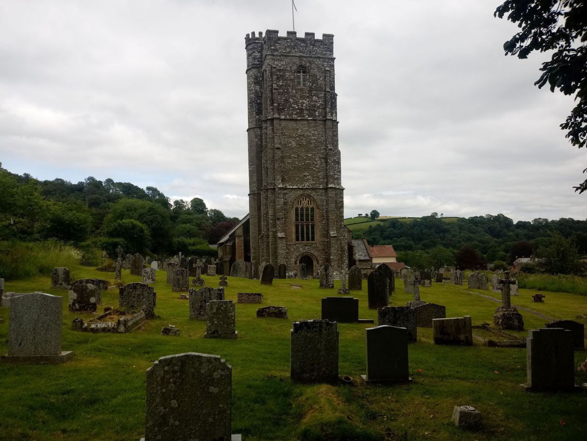 Friedhof und alter Turm in Winsford.
