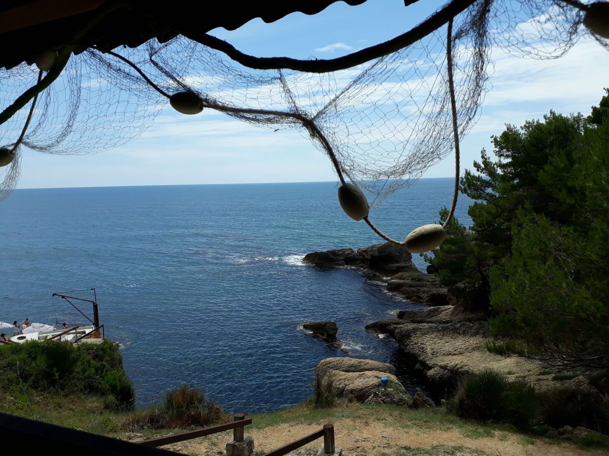 Blick von Vijo's Fischrestaurant auf's Meer.