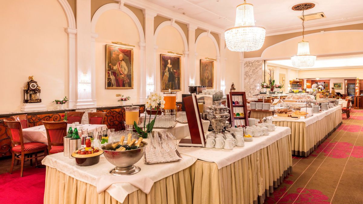 Frühstücksbuffet im Schick Hotel.
