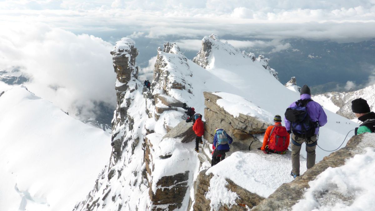 Bergsteigergruppe am Gipfel des Gran Paradiso