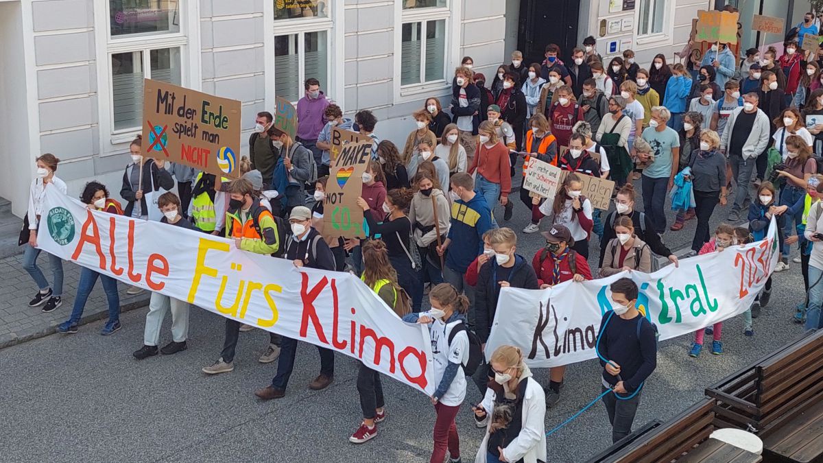 Demozug durch die St. Pöltner Innenstadt.