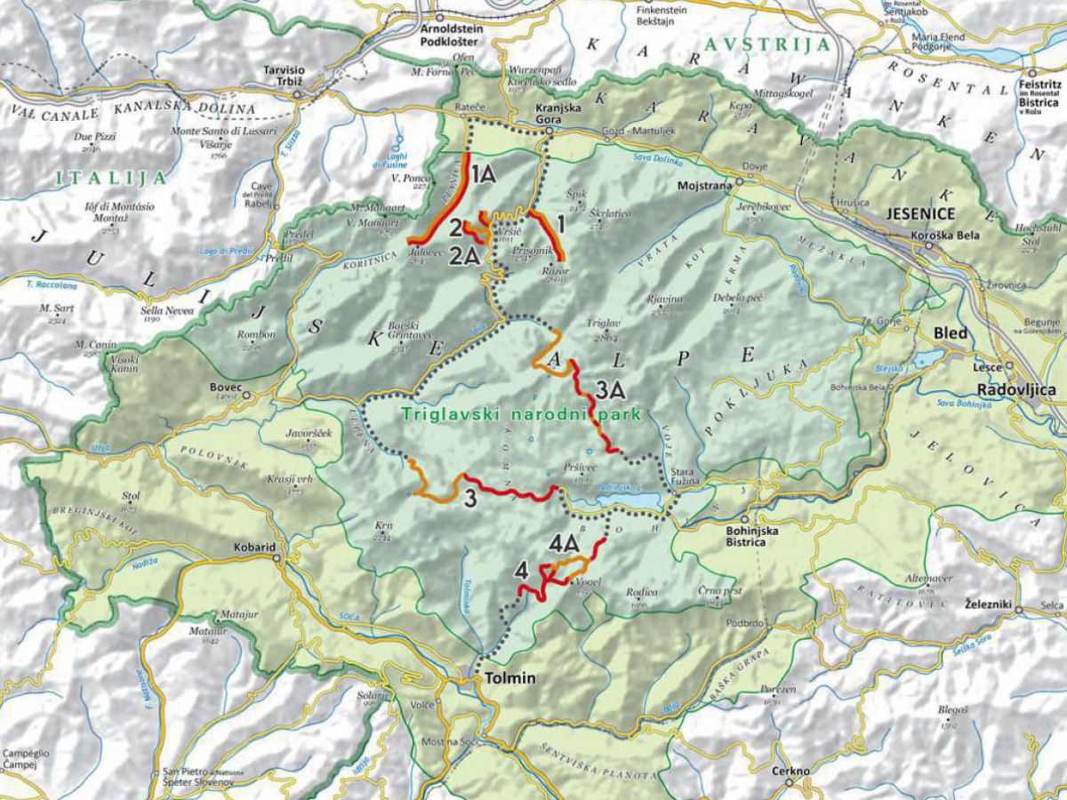 Karte der Julischen Alpen, die Routenverläufe der Skitouren sind nach Aufstieg und Abfahrt verschiedenfärbig gekennzeichnet.