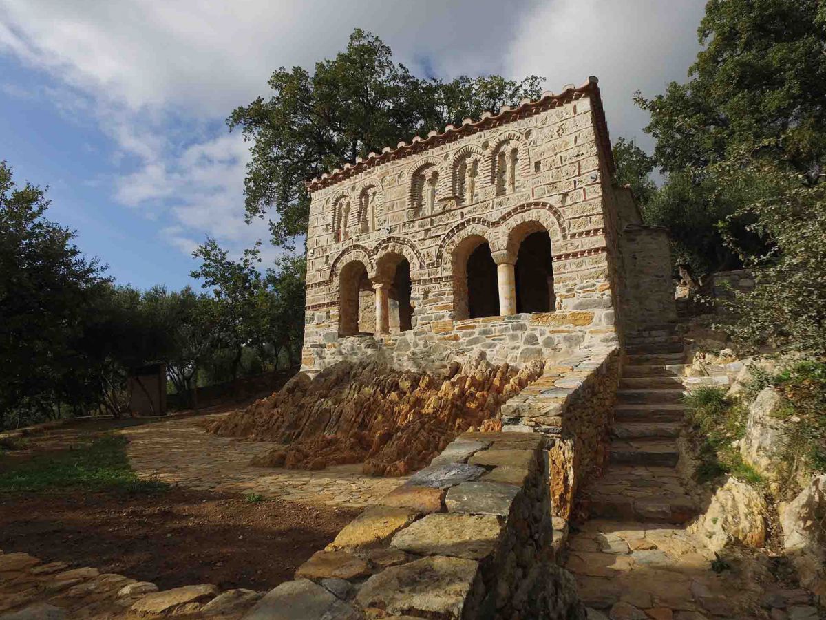 Die Kirche Ai Strategos aus dem frühen 13. Jahrhundert gilt als eines der bedeutendsten byzantinischen Monumente auf der Mani.