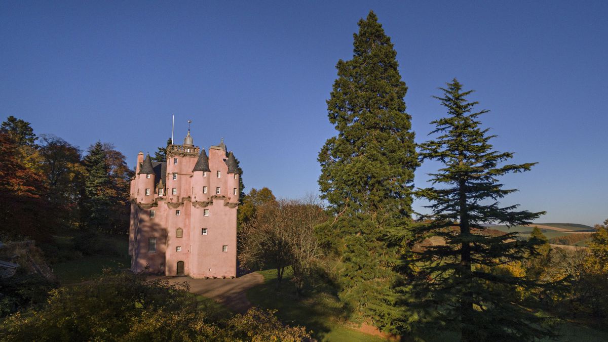 Das Craigievar Castle, aus rosafarbenem Sandstein erbaut.