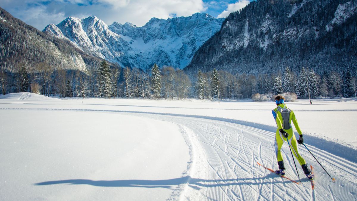 Langläufer auf ebenem Gelände
