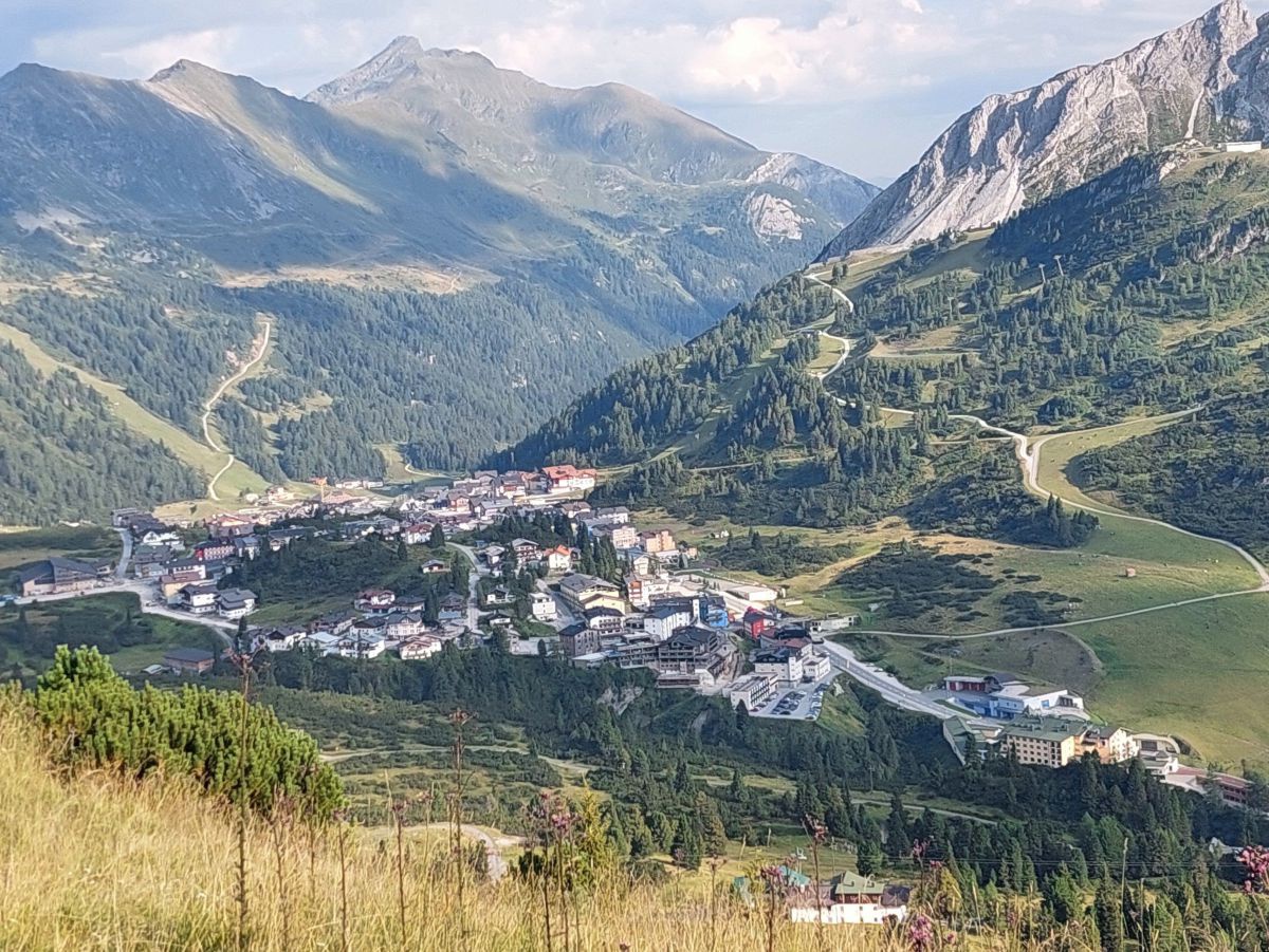 Blick vom Grünwaldkopf runter auf den Ort.