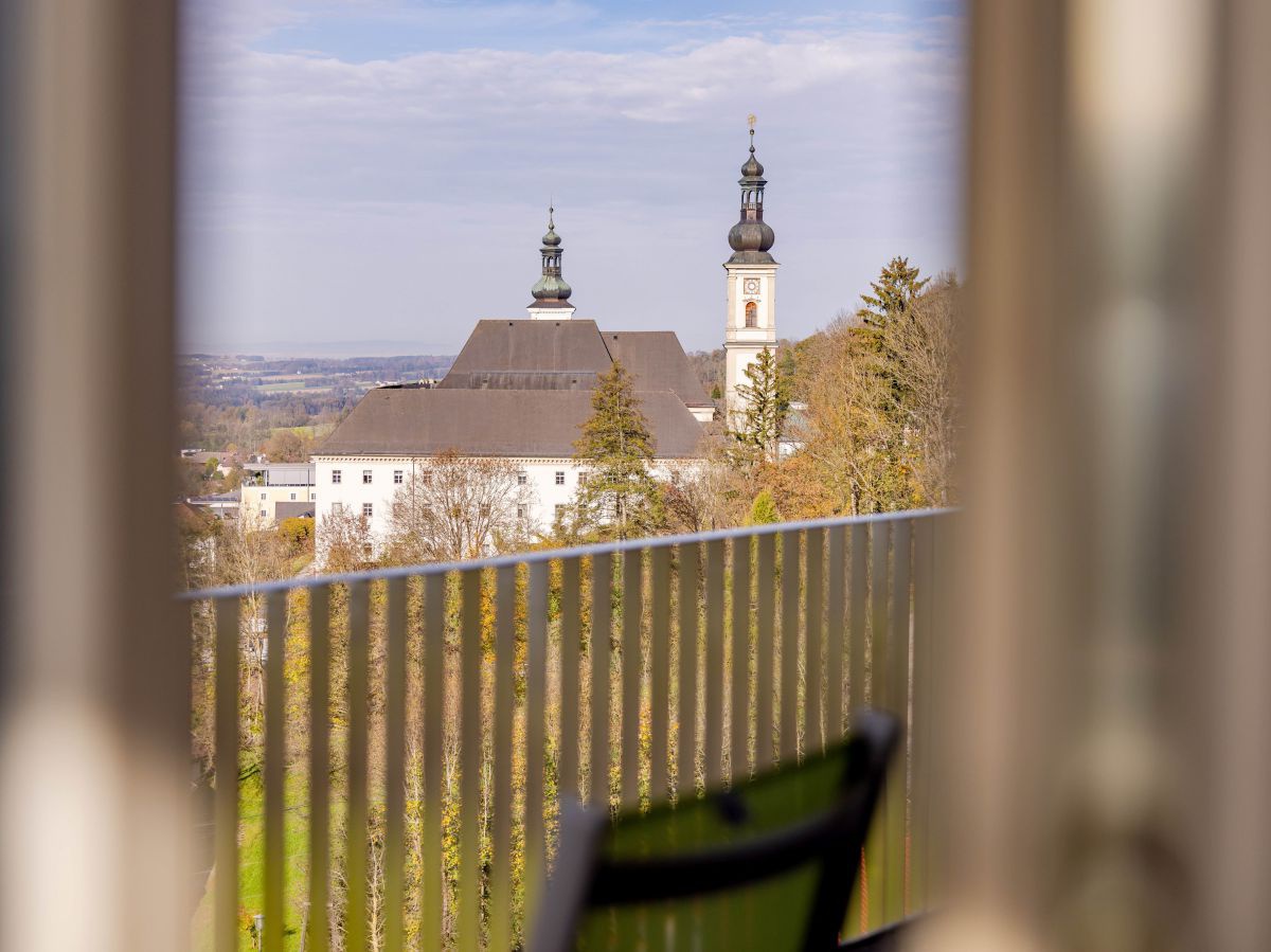 Blick von einem Balkon auf das Stift.